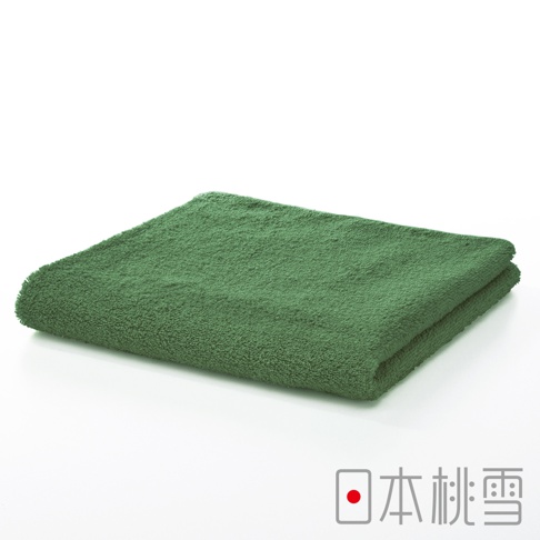一張綠色精梳棉飯店毛巾，材質柔軟，質地蓬鬆，邊緣有流蘇細節。