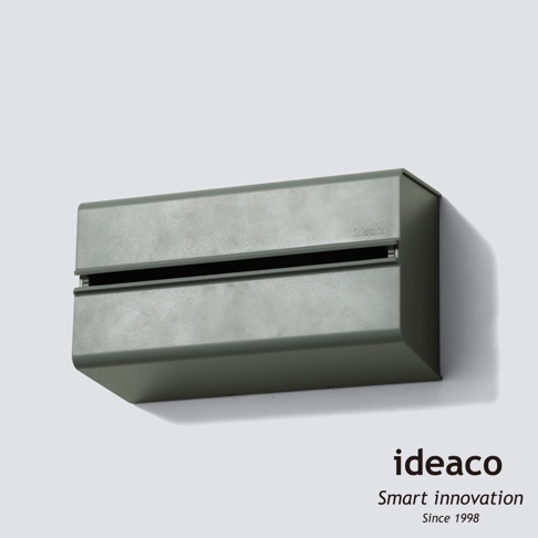 岩灰色ABS材質的加深型擦手紙架，可壁掛或置於桌上，設有長條狀出紙槽。