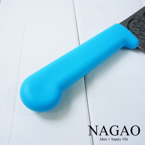 燕三條不鏽鋼兒童學習刀，採用藍色防滑手柄，刀刃部分印有可愛圖案。