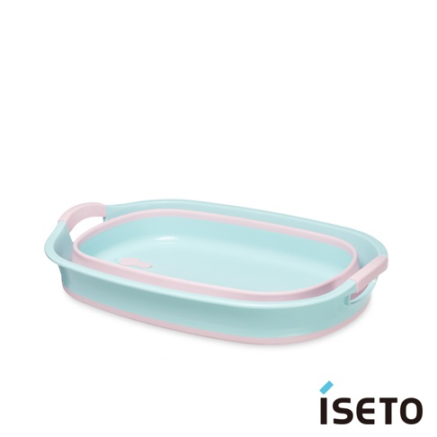 伸縮浴盆，採用淺藍色和粉紅色，為可折疊的塑料材質，設有雙側提把，適合收納與攜帶。