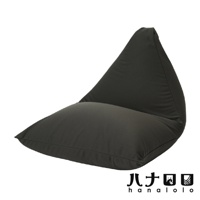 深灰色針織布懶骨頭沙發，具有三角形靠背和寬大坐墊，整體呈現流線型設計。