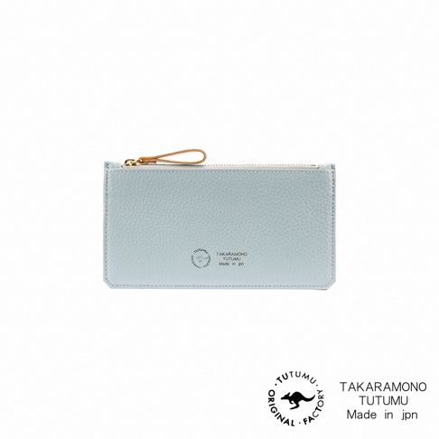 TUTUMU 淺藍色荔枝紋皮革拉鍊長夾，正面印有品牌標誌與 Made in jpn 字樣