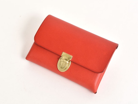 職人手作皮革小卡片收納夾 (KV-1)，紅色皮革，金色金屬鎖扣。