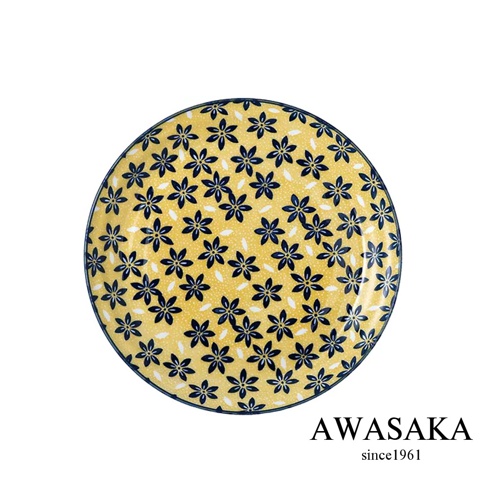 一個圓形的淺湯盤，黃色底色上佈滿藍色小花和白色小點的圖案，盤緣有細緻的藍色線條。