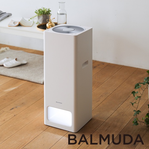 The Pure 空氣清淨機，白色方形機身，頂部有圓形出風口，正面下方有發光方形進氣口，兩側有提把。