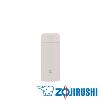 淺米色不鏽鋼真空保溫保冷杯，配有白色旋蓋式中栓，杯身印有象印Logo。