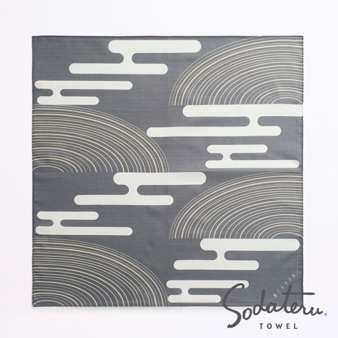 養育TOWEL 和緣紋樣風呂敷毛巾，印有白色雲紋和米白色半圓扇形圖案，背景為灰色。