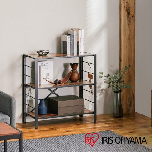 IRIS OHYAMA 萬能摺疊層架 KRSR-3，這款層架採用金屬與木紋材質，擁有三層開放式收納空間，適合擺放書籍、裝飾品及其他居家小物。