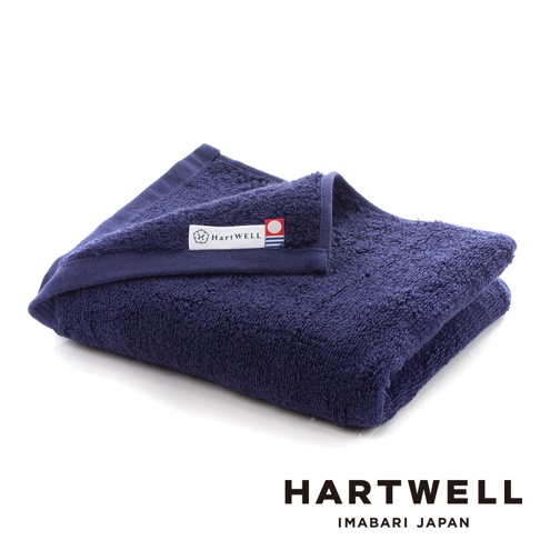 深藍色今治純棉厚毛巾，質地蓬鬆柔軟，帶有「HARTWELL IMABARI JAPAN」品牌標籤。