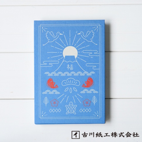 藍色和紙御朱印帳，封面印有白色線條勾勒的富士山、旭日、兩隻鶴、兩隻紅金魚、烏龜、松樹和梅花圖案，以及日文「福」字。