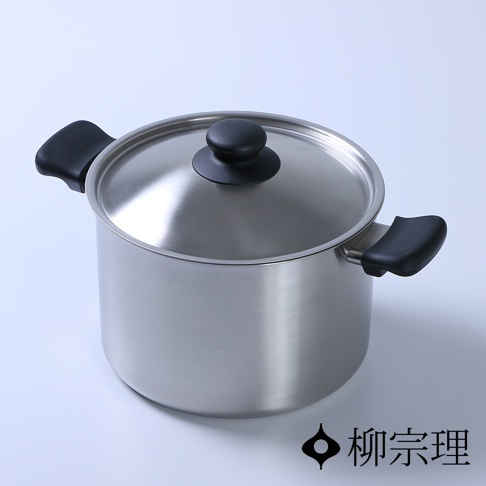 霧面不鏽鋼雙耳高鍋，配有黑色把手和鍋蓋。