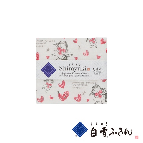 友禪染多用途白雪拭巾，白色棉質布料印有紅色愛心圖案，以及抱著愛心的小女孩與小熊的插畫。