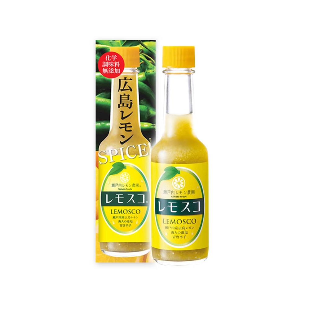 LEMOSCO廣島檸檬辣醬，玻璃瓶裝，黃色瓶蓋，瓶身貼有黃色標籤，標籤上有綠色檸檬圖案、日文「レモスコ」及「LEMOSCO」字樣，以及「廣島檸檬」和「SPICE」等字樣。