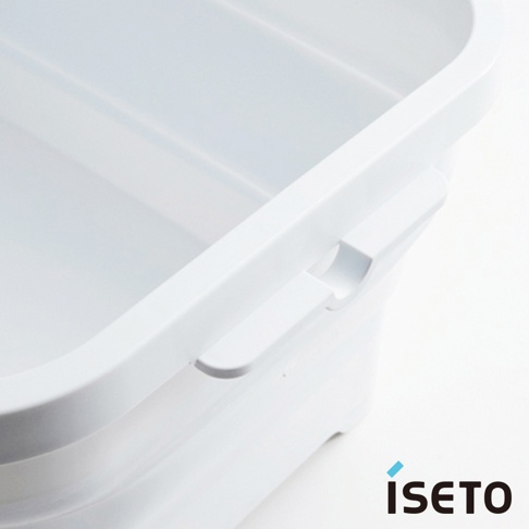 白色塑膠伸縮提籃，帶有兩個側邊提把，產品邊緣有圓潤的弧度。