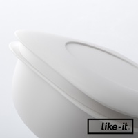 白色簡約雙層保鮮盒，材質為塑膠，設計有堆疊結構，呈現乾淨無瑕的質感。