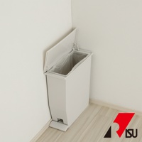 白色H&H系列13公升踩踏垃圾桶，垃圾桶內部裝有透明垃圾袋，桶蓋為開啟狀態，產品置於牆角地板上。