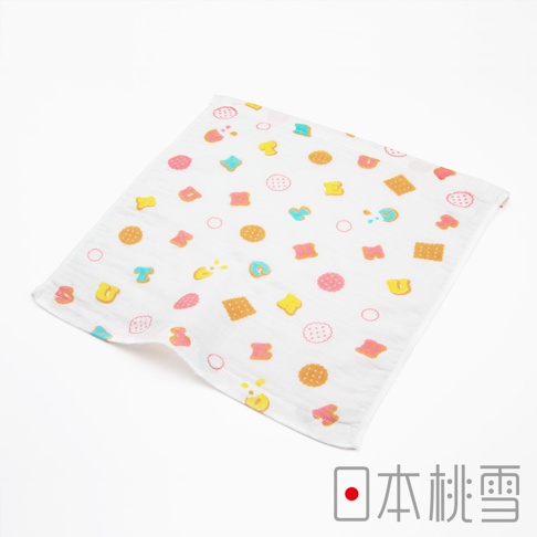白色紗布方巾，印有「夢幻下午茶」圖案，包含餅乾、字母、水果和點點等可愛造型，色彩有粉紅、黃色、藍色及橘色。