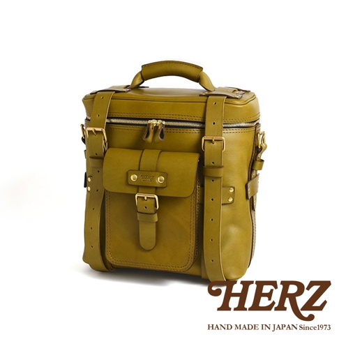 職人手作皮革大型三用旅行後背包，橄欖綠色，有雙拉鍊主隔層、前置翻蓋口袋和銅色金屬扣環。