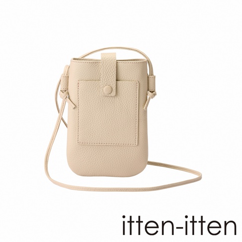 itten-itten 品牌 BOLLA 義大利皮革散步手機包，米白色，正面有一個小口袋和一顆鈕扣。