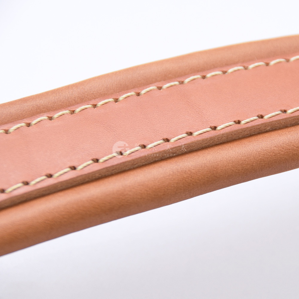 職人手作皮革加厚減壓肩背帶，原色皮革，車縫線清晰，材質厚實，質感佳。