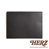 黑色皮革輕便記事本書套，邊緣有細緻縫線，簡約設計。