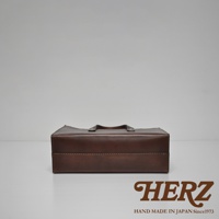 職人手作皮革直式托特包 T-44 S，棕色，皮革材質，簡約設計，帶有提把。