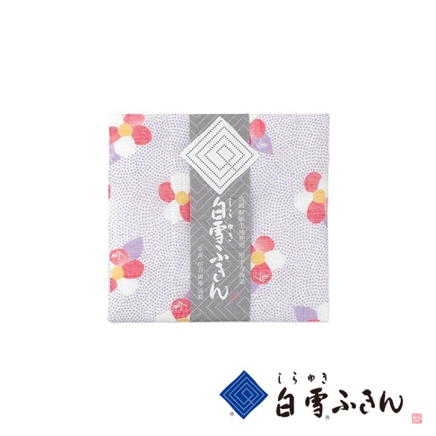 友禪染多用途白雪拭巾，淺紫色底布印有白色小圓點，搭配紅色、粉色、黃色和紫色花朵圖案，中間有一條灰色紙帶，印有日文說明及品牌標誌。