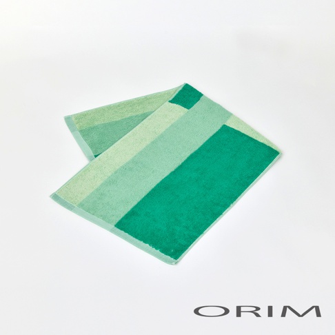 HARUKA 今治毛巾，採用棉質材質，以綠色系撞色拼接設計，包含淺綠、中綠、深綠等色塊。