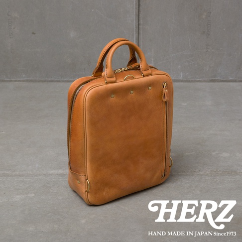 職人手作皮革Organ商務後背包，棕褐色，附有頂部提把與側邊拉鍊。