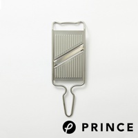 銀色金屬雙刃切片器，具有直條紋刨面和傾斜的刀刃。