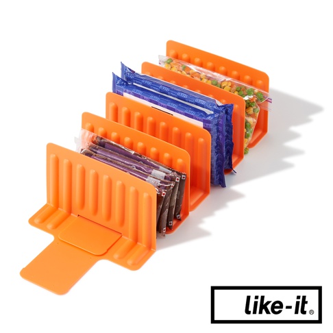 一組五個橘色塑膠製的冷凍庫分層隔板，用於分隔冷凍食品包，隔板有直立的溝槽設計。