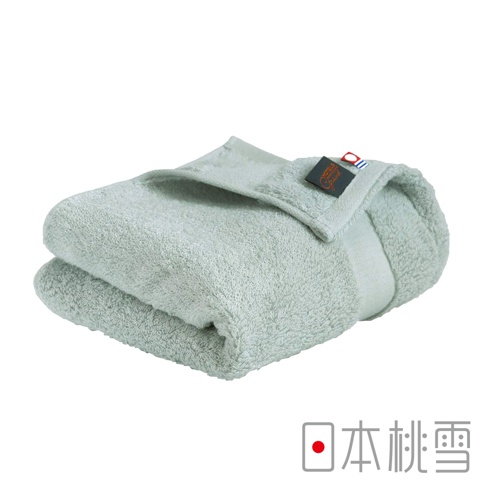 淺綠色今治匹馬棉毛巾，柔軟蓬鬆，附有品牌標籤，展示其高品質的材質與精緻工藝。
