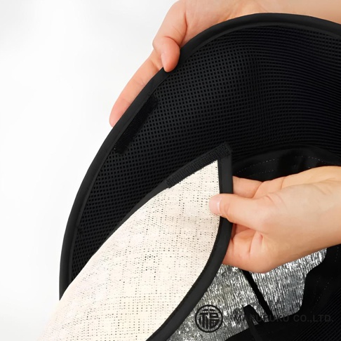 一頂黑色寬緣遮陽帽，內部網狀結構，帽緣可調整，展示其材質和可伸縮設計。