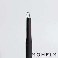 簡約黑色鞋拔，頂端有黑色掛繩，側面印有品牌名稱「MOHEIM」。