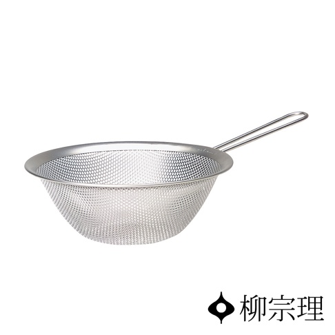 銀色不鏽鋼單柄漏杓，網孔細密，呈圓弧形，帶有一根長柄，適合過濾和瀝乾食材。