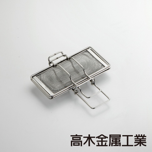銀色金屬網狀烤箱用吐司夾，具有兩片網格，兩側有提把，適合用於烤箱烘烤吐司。