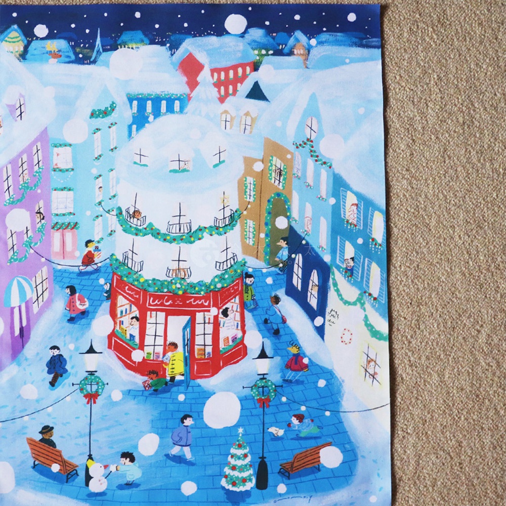 帆布藝術海報，描繪聖誕節夜晚的雪景街道，有五顏六色的房屋、裝飾著聖誕花環的燈柱、聖誕樹、雪人，以及在街上行走和玩耍的人們。