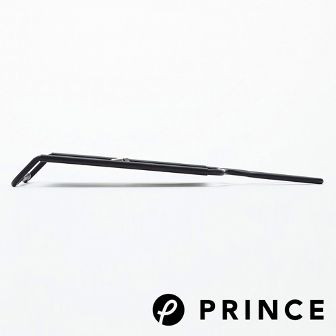 黑色金屬安全刨絲器，側面展示，具有傾斜的刨絲表面和兩個支撐腳。