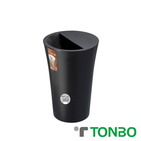 黑色圓形半開垃圾桶，容量12L，頂部有斜切開口設計，材質為塑膠。