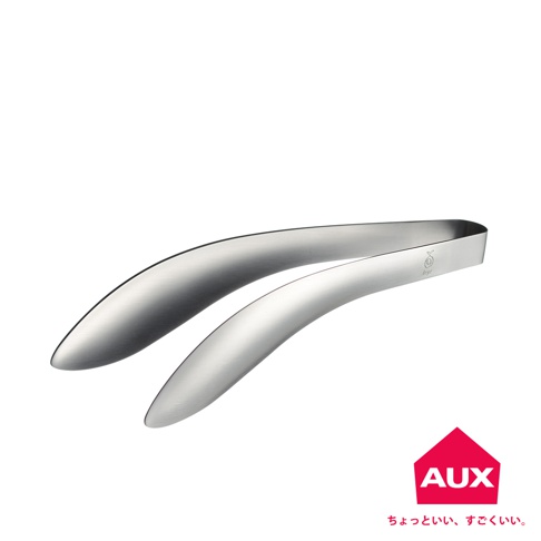 leye 不沾桌配料專用夾，由銀色金屬製成，呈彎曲的長條形，兩端為夾持部分。