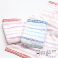 兩條今治小花毛巾，一條為粉色滾邊搭配粉、橘、黃、白條紋，另一條為藍色滾邊搭配藍、綠、白條紋，材質柔軟。