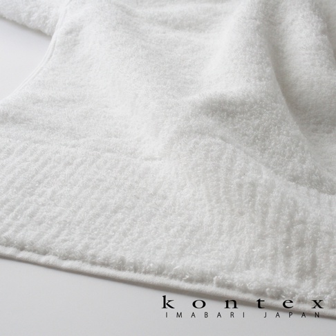 PREMIUM 今治極柔蓬鬆大毛巾，白色，觸感柔軟，材質為棉，具有細緻的織紋和蓬鬆的質地。