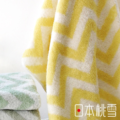 今治北歐毛巾，採用柔軟的棉質材質，以黃色與白色相間的鋸齒圖案設計，營造出簡約清新的北歐風格。