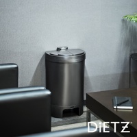 一個銀灰色的30公升DustBox30自動感應靜音垃圾桶，圓柱形設計，配有分離式頂蓋和底座。