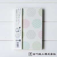美濃和紙製成的福氣御朱印帳，封面為淺米色底，印有圓形吉祥圖案，包含綠色、粉紅色、藍綠色及灰色的線條幾何圖紋，風格日式。