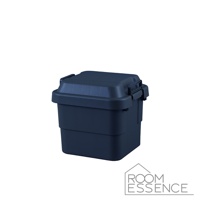 深藍色高強度方形塑膠收納箱，帶有蓋子和兩個側邊扣環。
