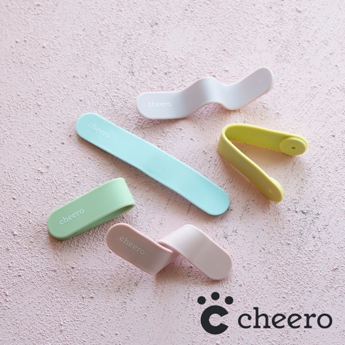 五件式萬能QQ變形夾，包含淺藍色、淡粉色、薄荷綠與淺黃色等柔和色彩，由塑膠材質製成，造型簡約，部分產品帶有「cheero」品牌標誌。