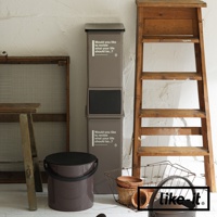 深棕色前開式矮版可疊垃圾桶，共兩層，上方有黑色蓋子，垃圾桶側面印有白色英文字母和圖示。