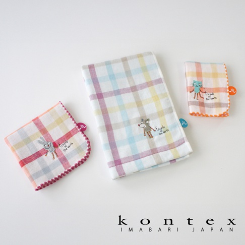 KONTEX IMABARI JAPAN 的 DUO 馬德拉斯格紋動物刺繡毛巾，包含一條較大的白色、紫色、藍色和黃色格紋毛巾，上面繡有一隻棕色小狗，以及兩條較小的同系列毛巾，一條紫色、粉色和白色格紋，上面繡著一隻兔子，另一條橘色、白色和藍色格紋，上面繡著一隻藍色貓咪。