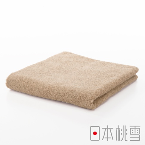 一條對折的淺褐色居家毛巾，材質柔軟，表面有細緻的絨毛，背景為白色。